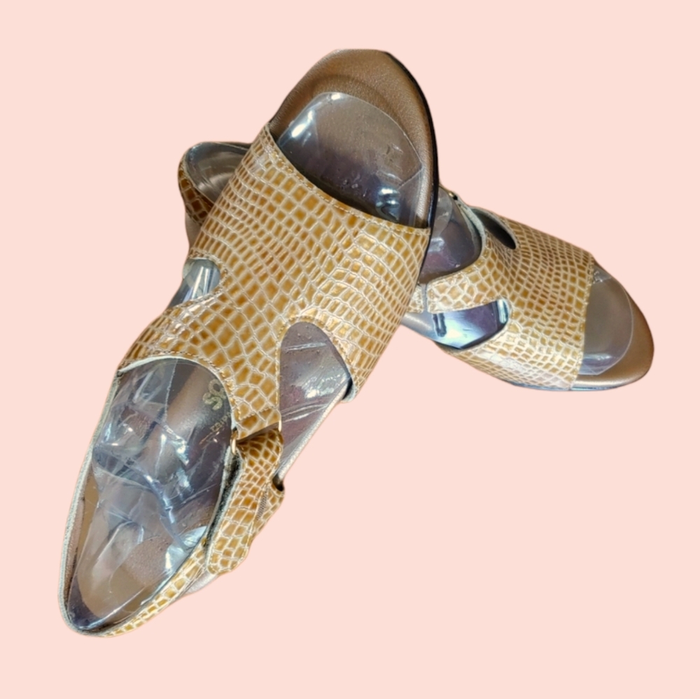 SAS Tan Sandals 10.5 N Open Toes Sling Back Velcro Strap - Picture 11 of 13